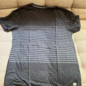 Vuori men's size medium